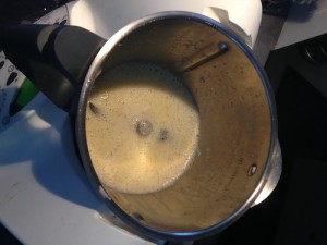 Beurre fondu pour la préparation de la pâte pour les gougères